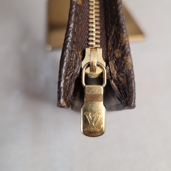 Louis Vuitton Monogram Bucket Pouch - Picture 5 of 16